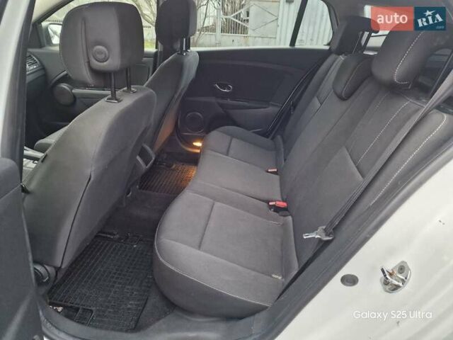 Белый Рено Меган, объемом двигателя 1.5 л и пробегом 280 тыс. км за 6700 $, фото 12 на Automoto.ua