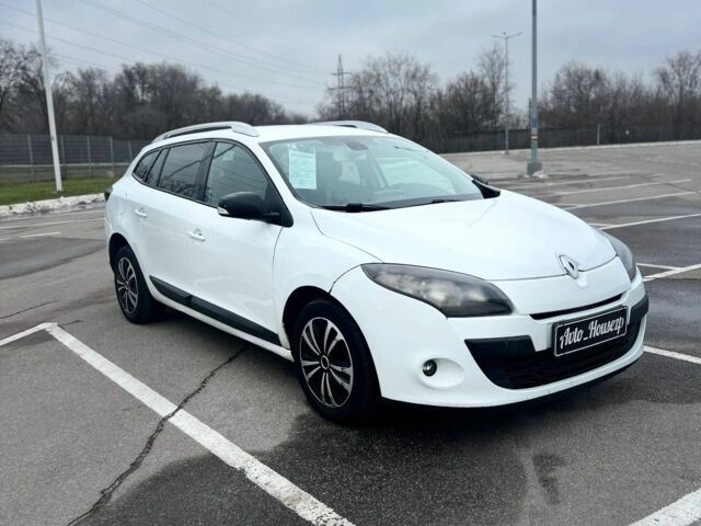 Белый Рено Меган, объемом двигателя 1.5 л и пробегом 261 тыс. км за 5700 $, фото 2 на Automoto.ua