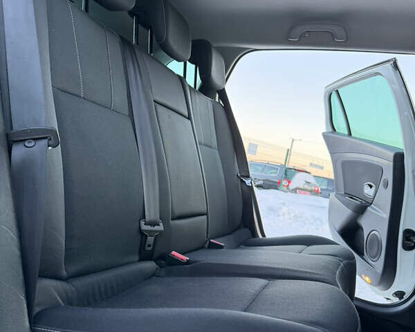 Білий Рено Меган, об'ємом двигуна 1.6 л та пробігом 202 тис. км за 7150 $, фото 43 на Automoto.ua