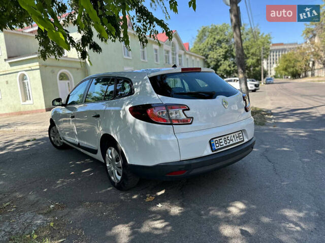 Белый Рено Меган, объемом двигателя 1.46 л и пробегом 274 тыс. км за 5299 $, фото 2 на Automoto.ua