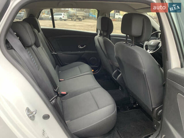 Белый Рено Меган, объемом двигателя 1.5 л и пробегом 221 тыс. км за 7200 $, фото 16 на Automoto.ua