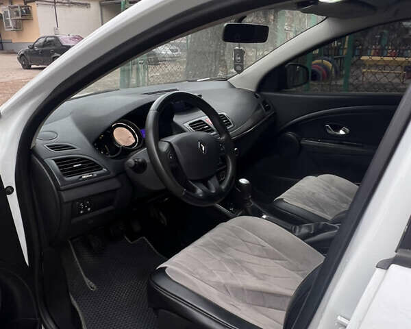 Белый Рено Меган, объемом двигателя 1.46 л и пробегом 280 тыс. км за 7600 $, фото 1 на Automoto.ua