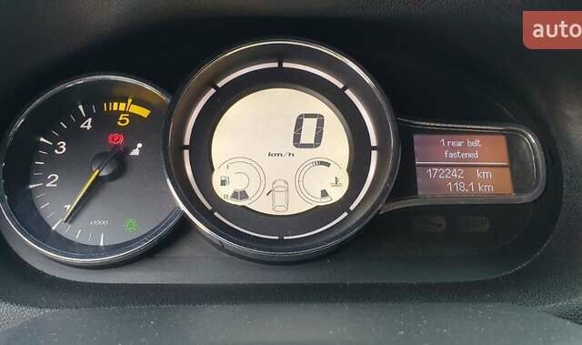 Білий Рено Меган, об'ємом двигуна 1.5 л та пробігом 180 тис. км за 8200 $, фото 2 на Automoto.ua