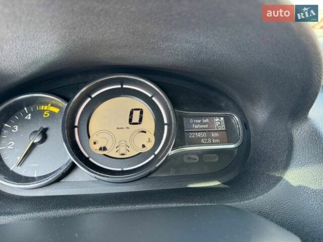 Белый Рено Меган, объемом двигателя 1.5 л и пробегом 221 тыс. км за 7600 $, фото 52 на Automoto.ua