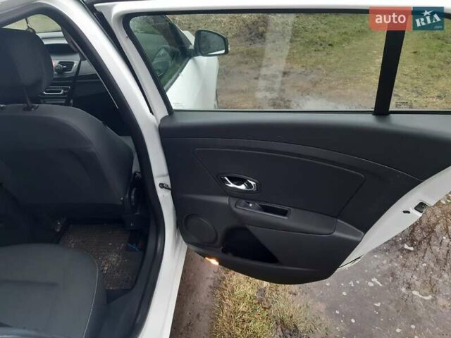 Белый Рено Меган, объемом двигателя 1.5 л и пробегом 290 тыс. км за 6700 $, фото 4 на Automoto.ua