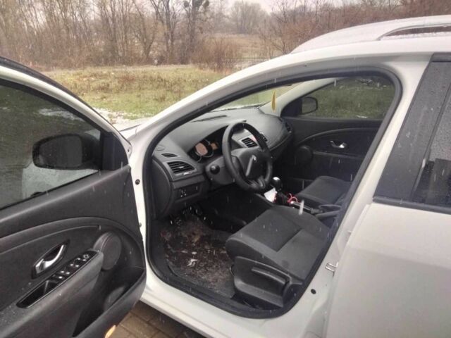 Белый Рено Меган, объемом двигателя 1.5 л и пробегом 320 тыс. км за 6500 $, фото 8 на Automoto.ua