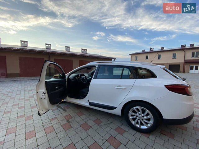 Белый Рено Меган, объемом двигателя 1.46 л и пробегом 240 тыс. км за 6900 $, фото 4 на Automoto.ua