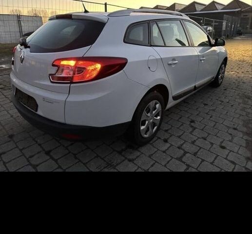 Белый Рено Меган, объемом двигателя 1.5 л и пробегом 230 тыс. км за 3300 $, фото 3 на Automoto.ua