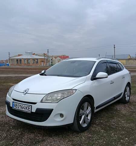 Рено Меган 2011 у Ильинцах на Automoto.ua Білий Рено Меган, об'ємом двигуна 1.5 л та пробігом 230 тис. км за 6000 $, фото 3 на Automoto.ua