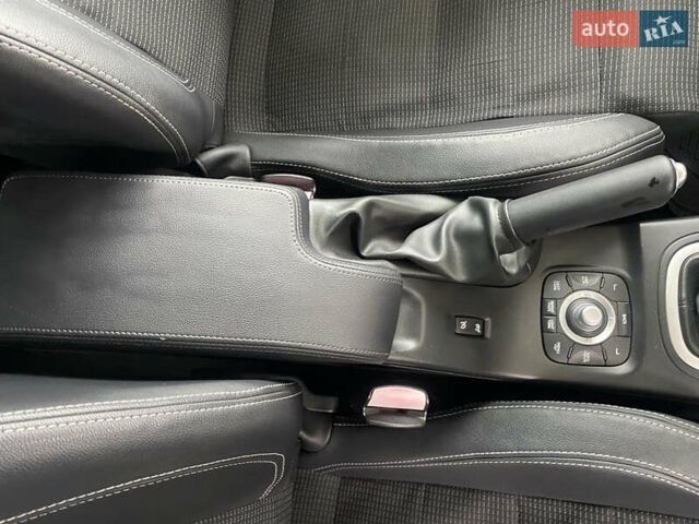 Белый Рено Меган, объемом двигателя 1.5 л и пробегом 150 тыс. км за 8500 $, фото 31 на Automoto.ua