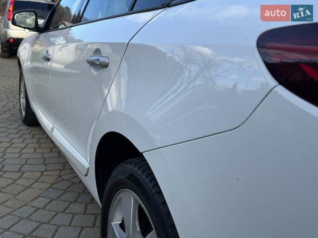 Белый Рено Меган, объемом двигателя 1.6 л и пробегом 238 тыс. км за 6450 $, фото 49 на Automoto.ua