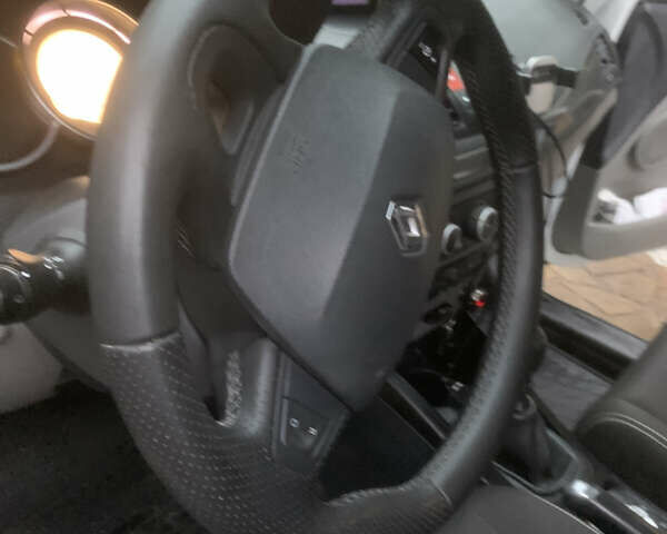 Белый Рено Меган, объемом двигателя 1.5 л и пробегом 255 тыс. км за 7200 $, фото 11 на Automoto.ua