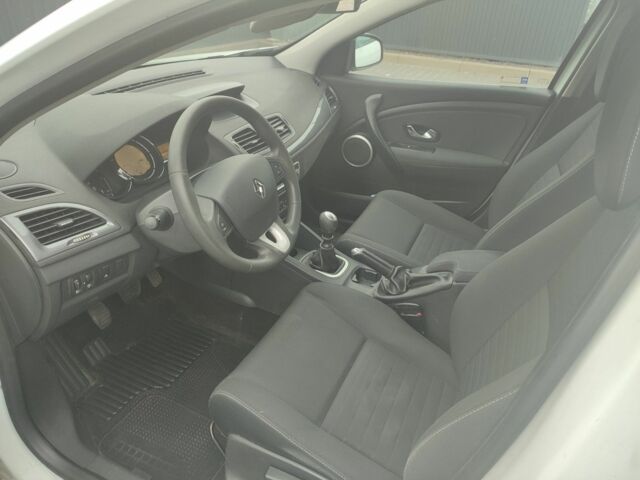 Белый Рено Меган, объемом двигателя 1.4 л и пробегом 266 тыс. км за 6399 $, фото 6 на Automoto.ua