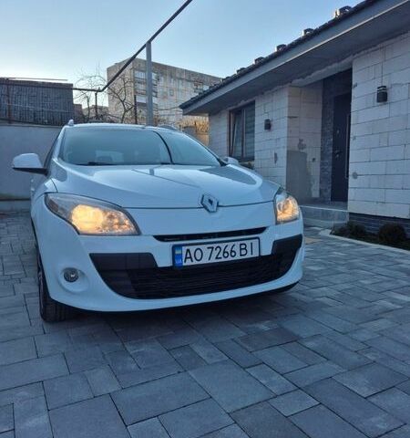 Білий Рено Меган, об'ємом двигуна 1.46 л та пробігом 209 тис. км за 6600 $, фото 1 на Automoto.ua