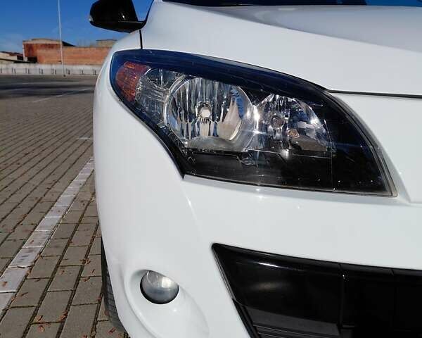 Белый Рено Меган, объемом двигателя 1.6 л и пробегом 234 тыс. км за 6700 $, фото 16 на Automoto.ua