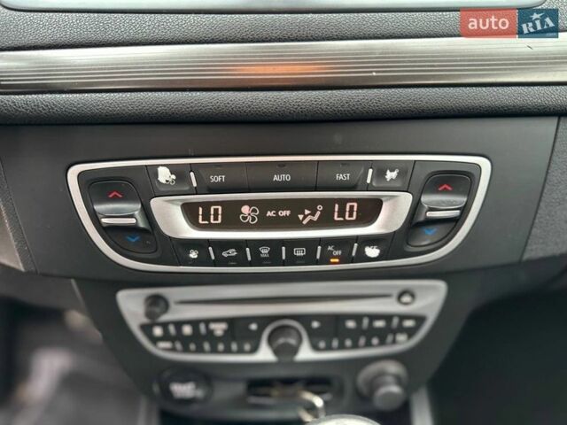 Белый Рено Меган, объемом двигателя 1.46 л и пробегом 302 тыс. км за 5950 $, фото 64 на Automoto.ua