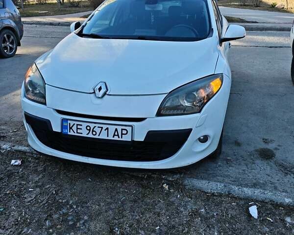 Білий Рено Меган, об'ємом двигуна 1.5 л та пробігом 320 тис. км за 5600 $, фото 1 на Automoto.ua