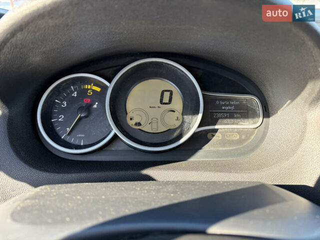 Білий Рено Меган, об'ємом двигуна 1.5 л та пробігом 238 тис. км за 6699 $, фото 19 на Automoto.ua