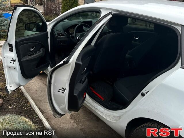 Белый Рено Меган, объемом двигателя 1.5 л и пробегом 275 тыс. км за 6000 $, фото 1 на Automoto.ua