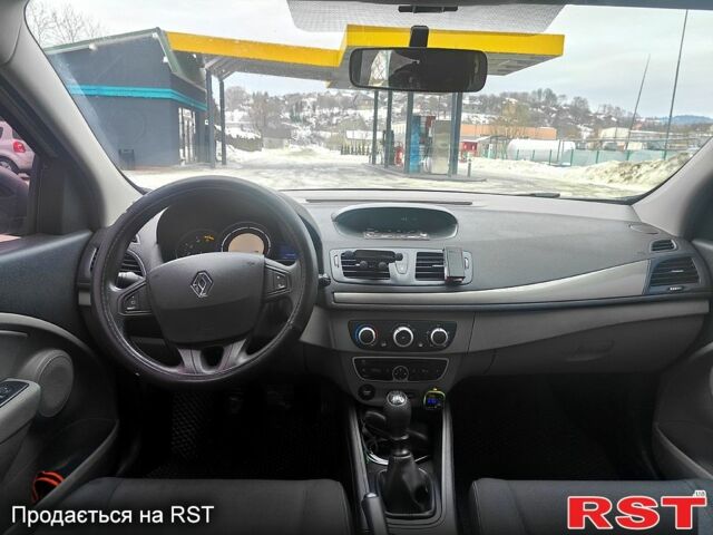 Білий Рено Меган, об'ємом двигуна 1.5 л та пробігом 207 тис. км за 6800 $, фото 9 на Automoto.ua