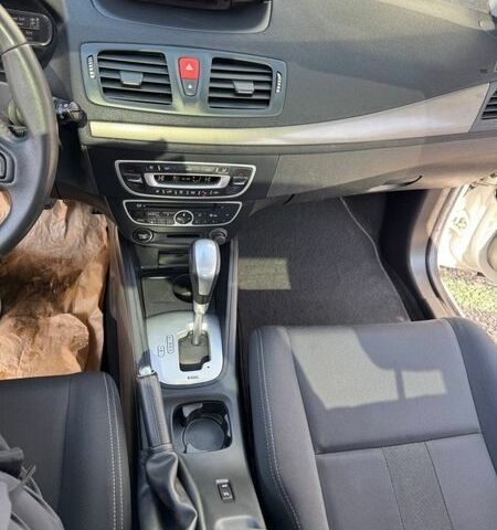 Белый Рено Меган, объемом двигателя 1.5 л и пробегом 221 тыс. км за 7600 $, фото 60 на Automoto.ua