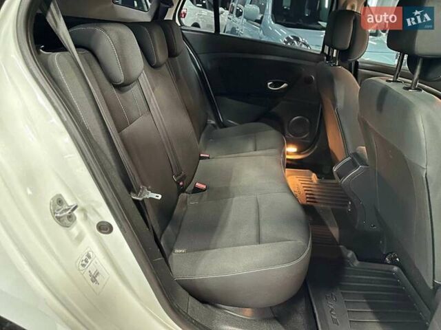 Белый Рено Меган, объемом двигателя 1.46 л и пробегом 332 тыс. км за 7699 $, фото 14 на Automoto.ua