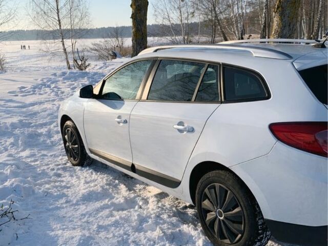 Белый Рено Меган, объемом двигателя 1.5 л и пробегом 275 тыс. км за 6800 $, фото 3 на Automoto.ua