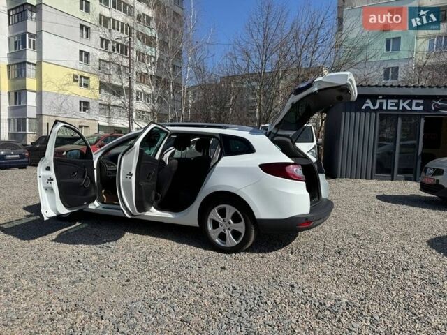 Белый Рено Меган, объемом двигателя 1.5 л и пробегом 221 тыс. км за 7600 $, фото 71 на Automoto.ua