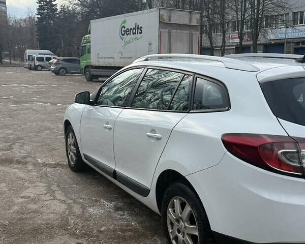 Білий Рено Меган, об'ємом двигуна 1.46 л та пробігом 293 тис. км за 6700 $, фото 7 на Automoto.ua