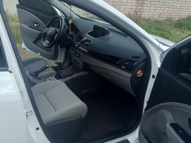 Белый Рено Меган, объемом двигателя 1.5 л и пробегом 210 тыс. км за 7700 $, фото 7 на Automoto.ua