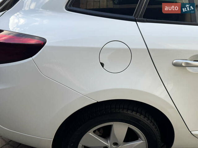 Белый Рено Меган, объемом двигателя 1.6 л и пробегом 238 тыс. км за 6450 $, фото 40 на Automoto.ua