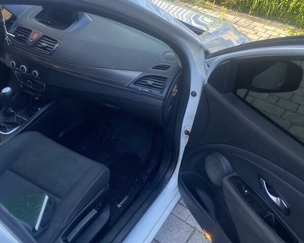 Белый Рено Меган, объемом двигателя 1.5 л и пробегом 340 тыс. км за 5500 $, фото 1 на Automoto.ua