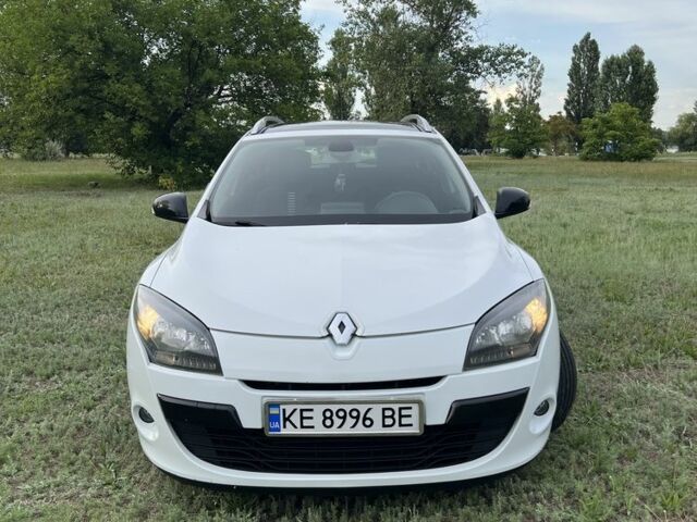 Білий Рено Меган, об'ємом двигуна 1.5 л та пробігом 223 тис. км за 8012 $, фото 7 на Automoto.ua