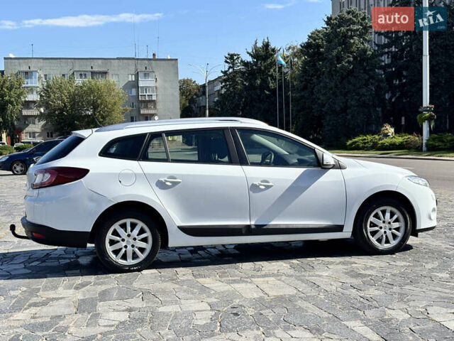 Белый Рено Меган, объемом двигателя 1.6 л и пробегом 259 тыс. км за 7700 $, фото 4 на Automoto.ua