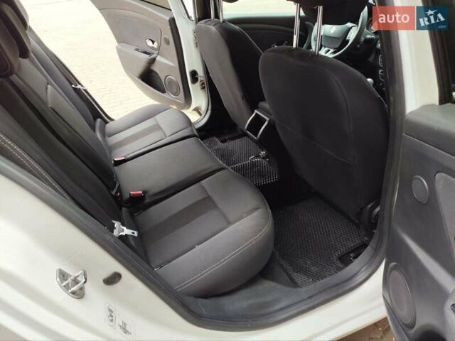 Белый Рено Меган, объемом двигателя 1.46 л и пробегом 246 тыс. км за 6700 $, фото 18 на Automoto.ua