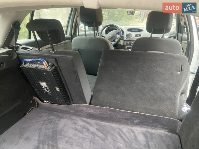 Білий Рено Меган, об'ємом двигуна 1.46 л та пробігом 218 тис. км за 7999 $, фото 17 на Automoto.ua