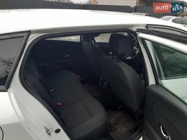 Белый Рено Меган, объемом двигателя 1.5 л и пробегом 290 тыс. км за 6700 $, фото 5 на Automoto.ua
