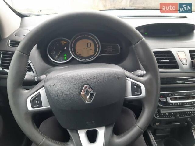 Белый Рено Меган, объемом двигателя 1.5 л и пробегом 290 тыс. км за 6700 $, фото 10 на Automoto.ua