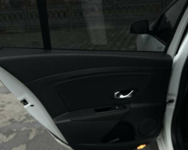 Белый Рено Меган, объемом двигателя 1.46 л и пробегом 255 тыс. км за 7500 $, фото 37 на Automoto.ua