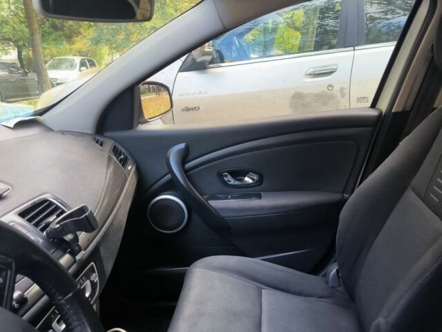 Білий Рено Меган, об'ємом двигуна 1.5 л та пробігом 400 тис. км за 5300 $, фото 7 на Automoto.ua