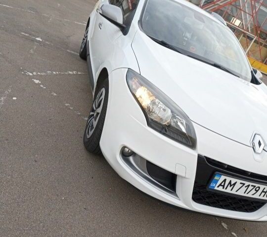 Білий Рено Меган, об'ємом двигуна 1.5 л та пробігом 220 тис. км за 8000 $, фото 2 на Automoto.ua