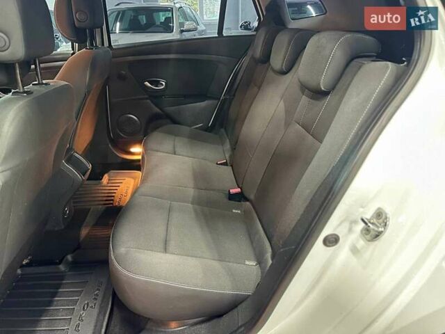 Белый Рено Меган, объемом двигателя 1.46 л и пробегом 332 тыс. км за 7699 $, фото 13 на Automoto.ua