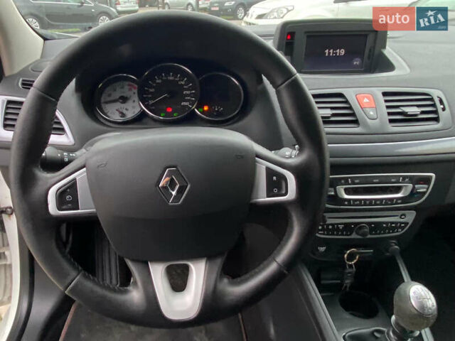 Белый Рено Меган, объемом двигателя 1.9 л и пробегом 237 тыс. км за 7500 $, фото 11 на Automoto.ua