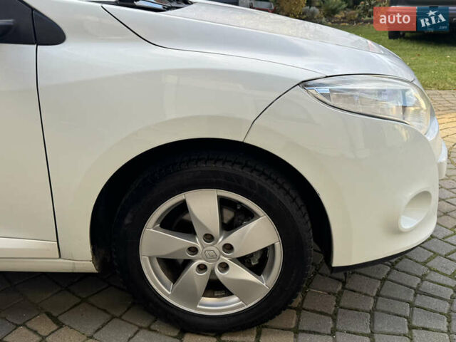 Белый Рено Меган, объемом двигателя 1.6 л и пробегом 238 тыс. км за 6450 $, фото 32 на Automoto.ua