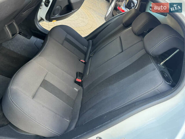 Белый Рено Меган, объемом двигателя 1.6 л и пробегом 238 тыс. км за 6450 $, фото 22 на Automoto.ua