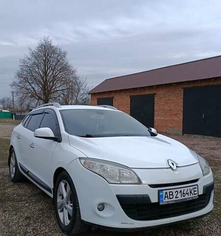 Рено Меган 2011 у Ильинцах на Automoto.ua Білий Рено Меган, об'ємом двигуна 1.5 л та пробігом 230 тис. км за 6000 $, фото 2 на Automoto.ua