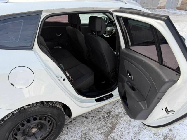 Белый Рено Меган, объемом двигателя 1.5 л и пробегом 250 тыс. км за 5900 $, фото 3 на Automoto.ua