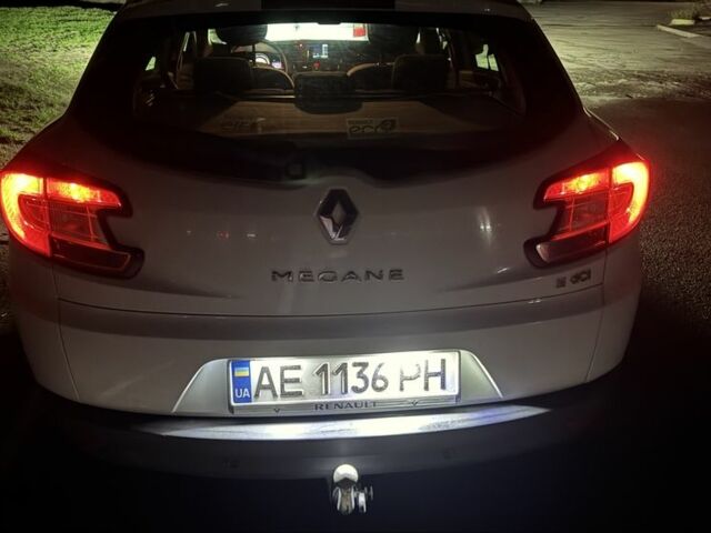 Белый Рено Меган, объемом двигателя 1.5 л и пробегом 250 тыс. км за 7700 $, фото 5 на Automoto.ua