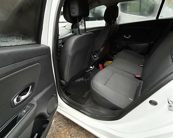 Белый Рено Меган, объемом двигателя 1.46 л и пробегом 255 тыс. км за 7500 $, фото 23 на Automoto.ua