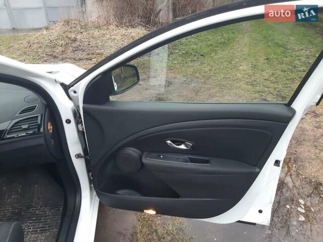 Белый Рено Меган, объемом двигателя 1.5 л и пробегом 290 тыс. км за 6700 $, фото 6 на Automoto.ua